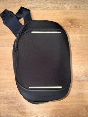 Nomatic Navigator Sling ( Tablet size )